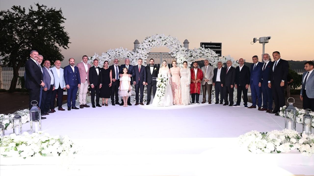Dervişoğlu, Neşe Dikbayır'ın Nikah Şahidiydi