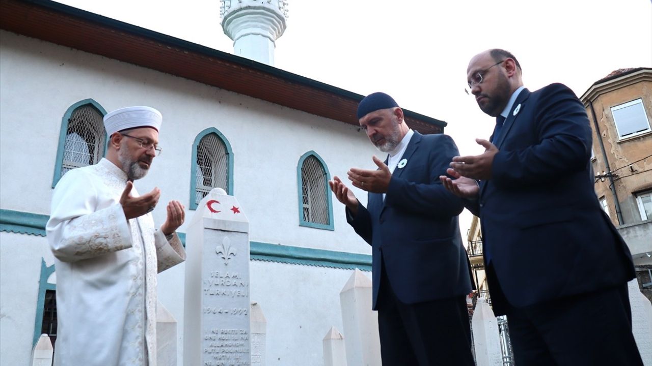 Diyanet İşleri Başkanı Erbaş, Bosna Hersek'te Şehit Yurdan'ın Kabrini Ziyaret Etti