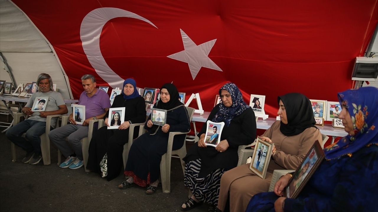 Diyarbakır Annelerinin Umut Dolu Bekleyişi