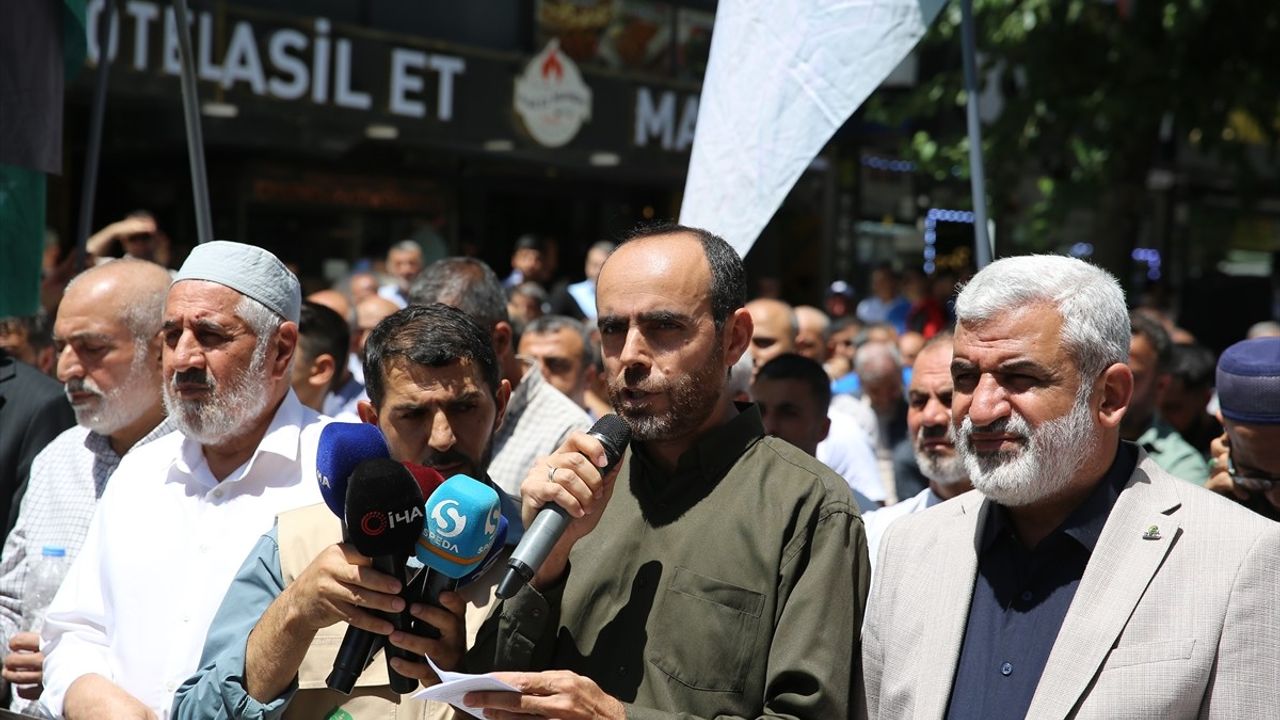 Diyarbakır'da Hazreti Muhammed'in Karikatür Yayımlanmasına Tepki