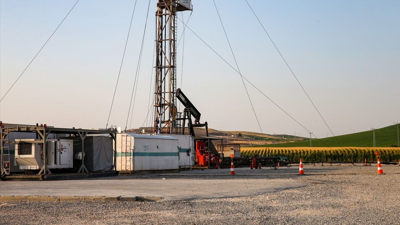 Diyarbakır'da Petrol Sondaj Kouysunda Yangın: 8 Yaralı