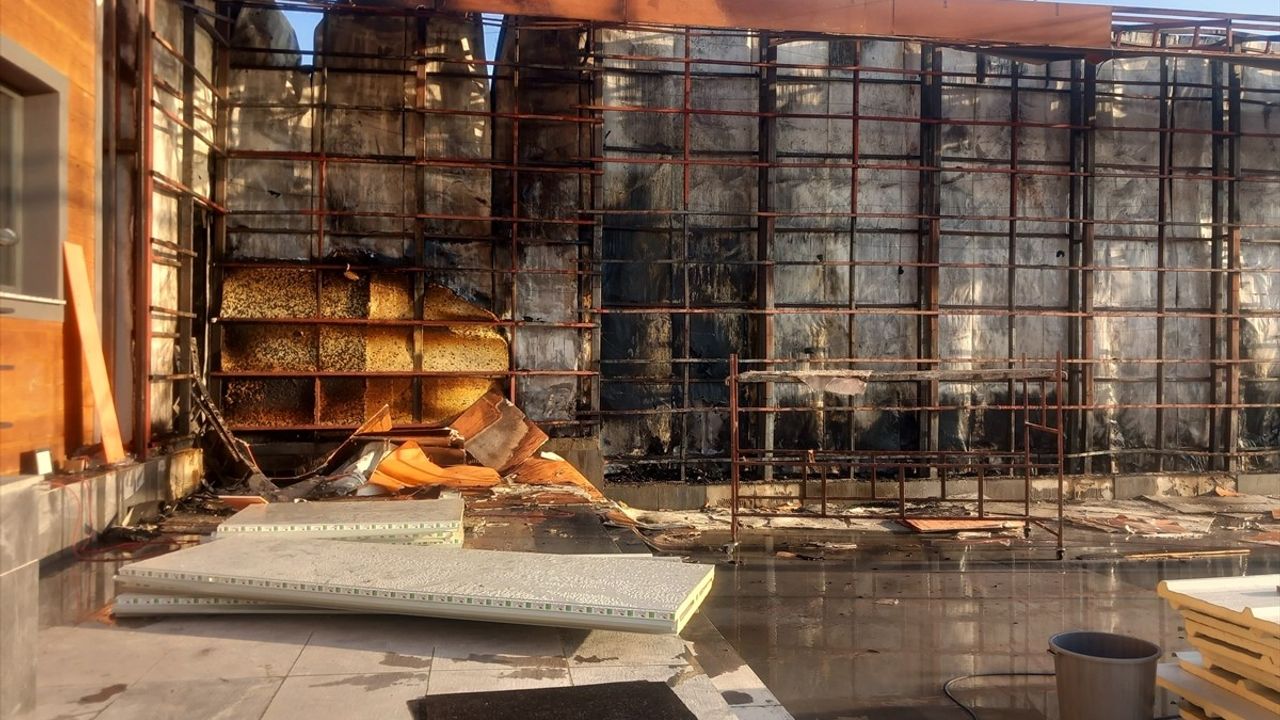 Diyarbakır'daki Kafede Yangın Kontrol Altına Alındı