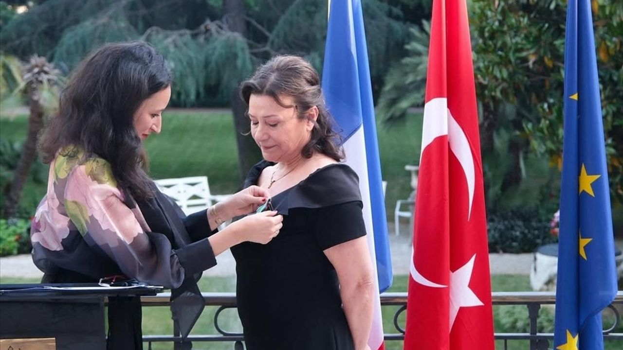 Doç. Dr. Leman Figen Yılmaz'a Fransa'dan Övgü Dolu Bir Nişan