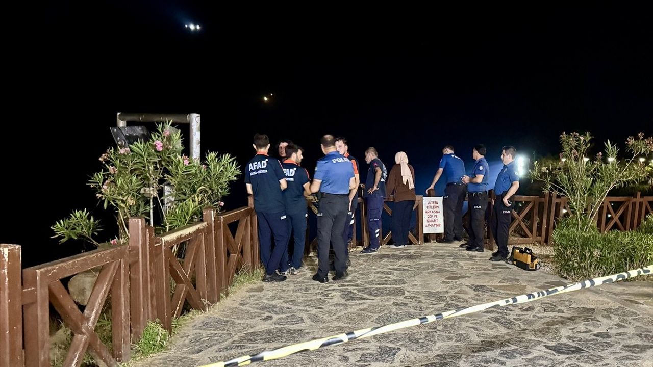 Düden Şelalesi'nde Denize Düşme İhbarı: Arama Kurtarma Faaliyetleri Başlatıldı