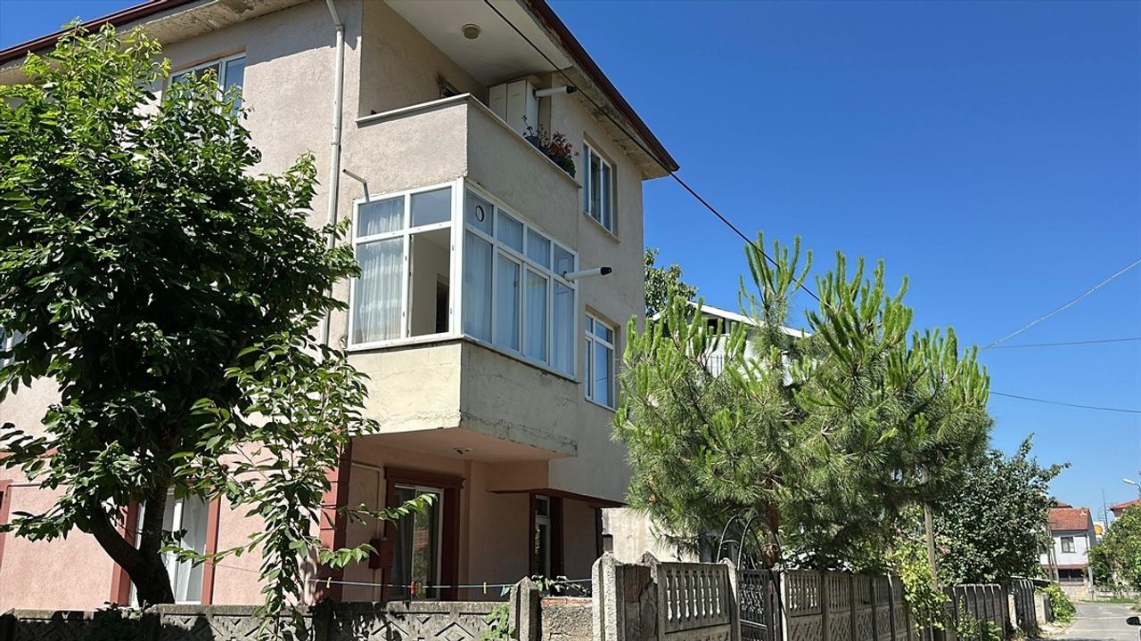 Düzce'de Bıçaklama Olayı: Eşi Tarafından Öldürülen Adamın Cenazesi Adli Tıpa Gönderildi