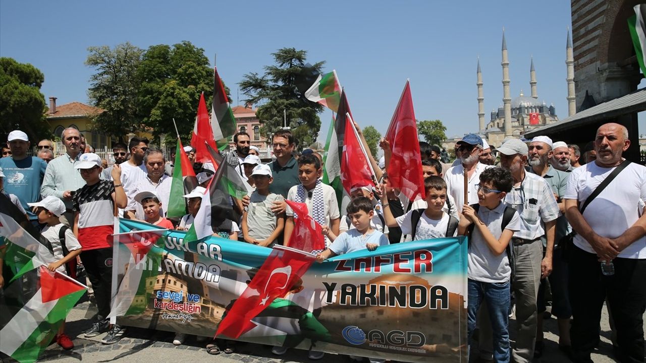 Edirne'de Çocukların Gazze'ye Destek Gösterisi