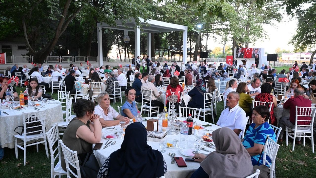 Edirne Valisi Yunus Sezer Şehit Aileleri ve Gazilerle Buluştu