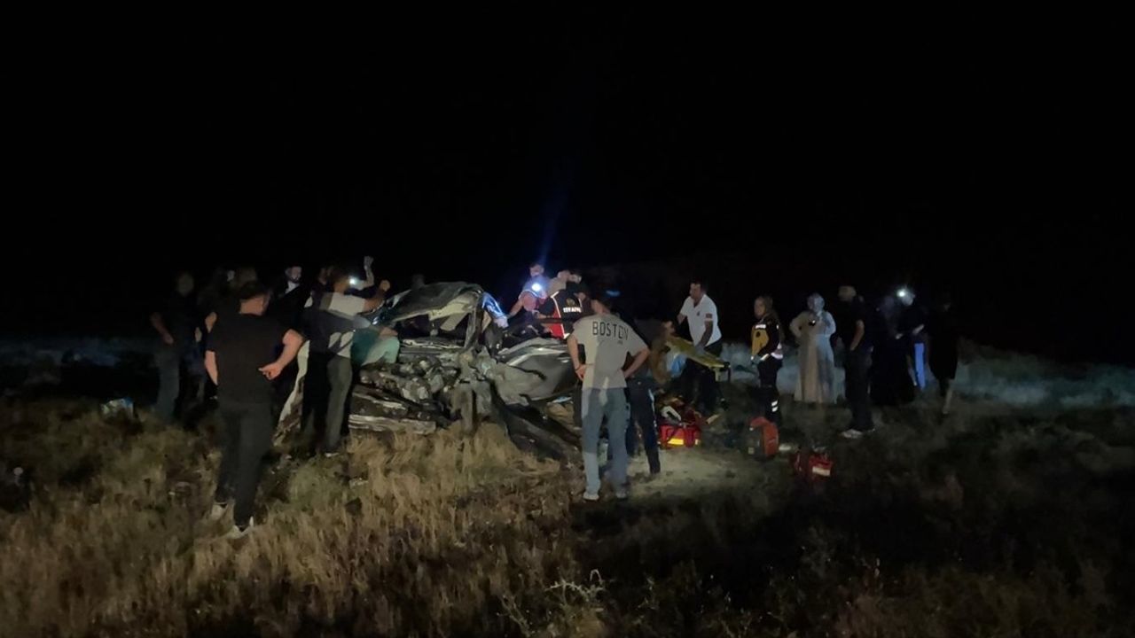 Elazığ'da Feci Kaza: 2 Ölü, 3 Yaralı