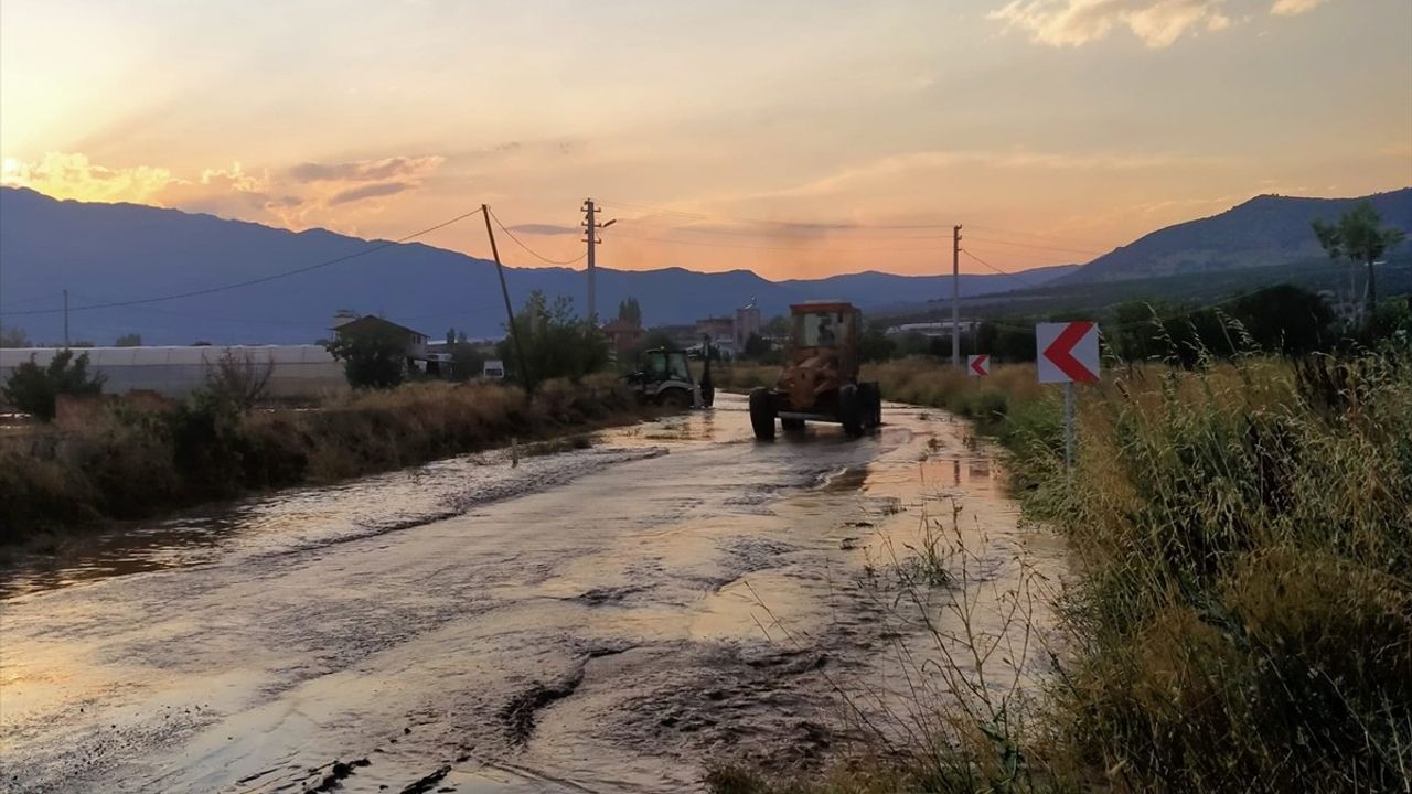 Elmalı'da Doğal Afet: Sağanak, Dolu ve Hortum Tarım Alanlarını Vurdu