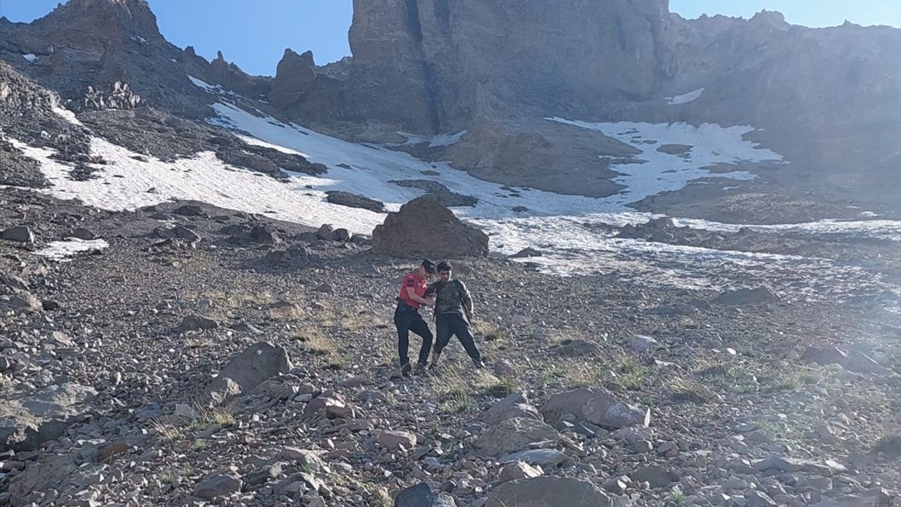 Erciyes Dağı'nda Mahsur Kalan Dağcı Kurtarıldı