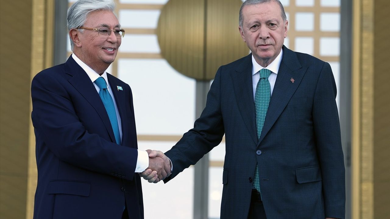 Erdoğan, Kazakistan Cumhurbaşkanı Tokayev’i Resmi Törenle Ağırladı
