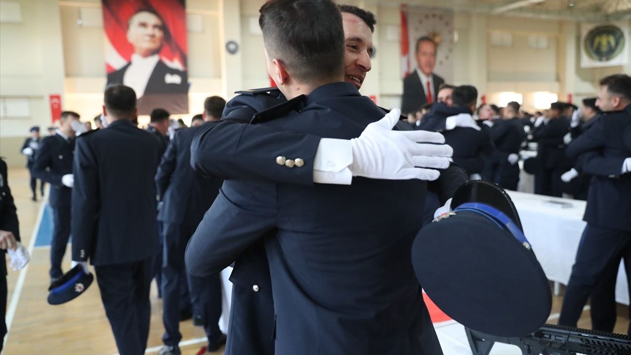 Erzincan'da 449 Polis Adayı Mezun Oldu