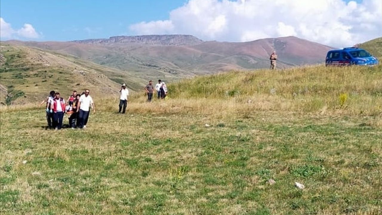 Erzurum'da Biçerdöver Kazası: Yaralı Ambulans Helikopterle Hastaneye Sevk Edildi