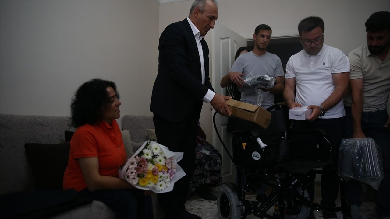 Erzurum'da Engelli Kadına Akülü Araç Desteği