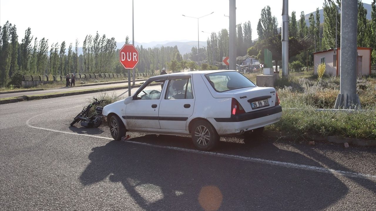 Erzurum'da Otomobil ve Elektrikli Bisiklet Kazası