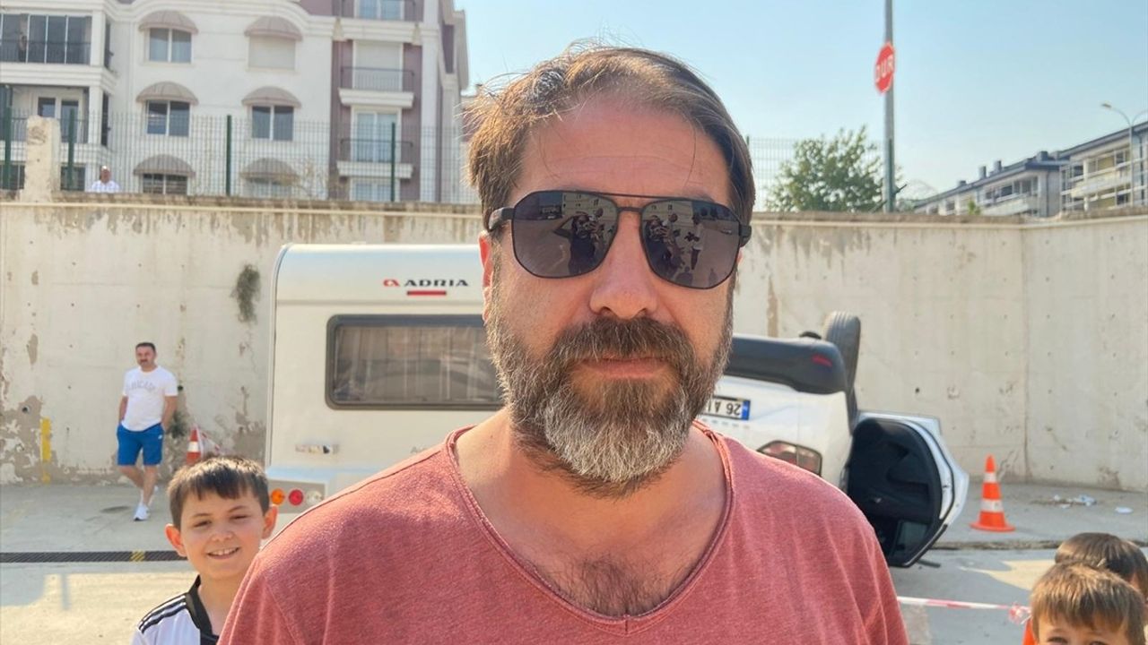 Eskişehir'de Otomobil Site Bahçesine Düştü