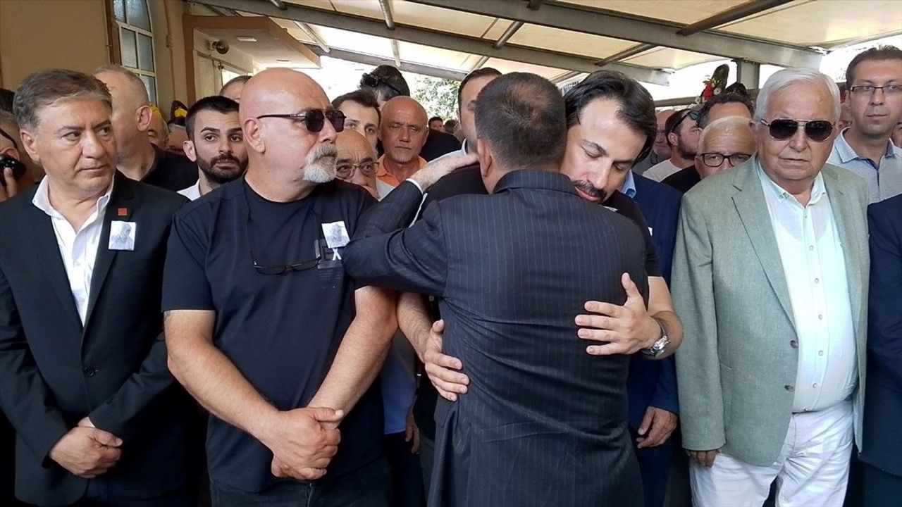 Eylem Ertuğrul'un Babası Fehmi Ertuğrul Son Yolculuğuna Uğurlandı