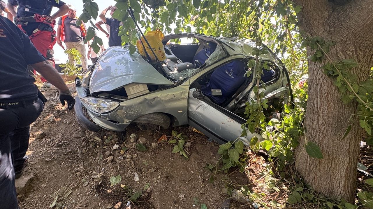 Fethiye'de Şarampole Devrilen Araçta İki Kişi Hayatını Kaybetti