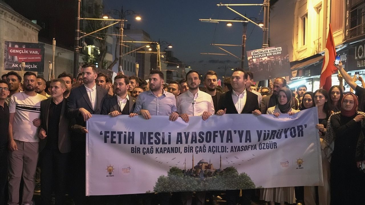 Fetih Nesli Ayasofya'ya Yürüyor
