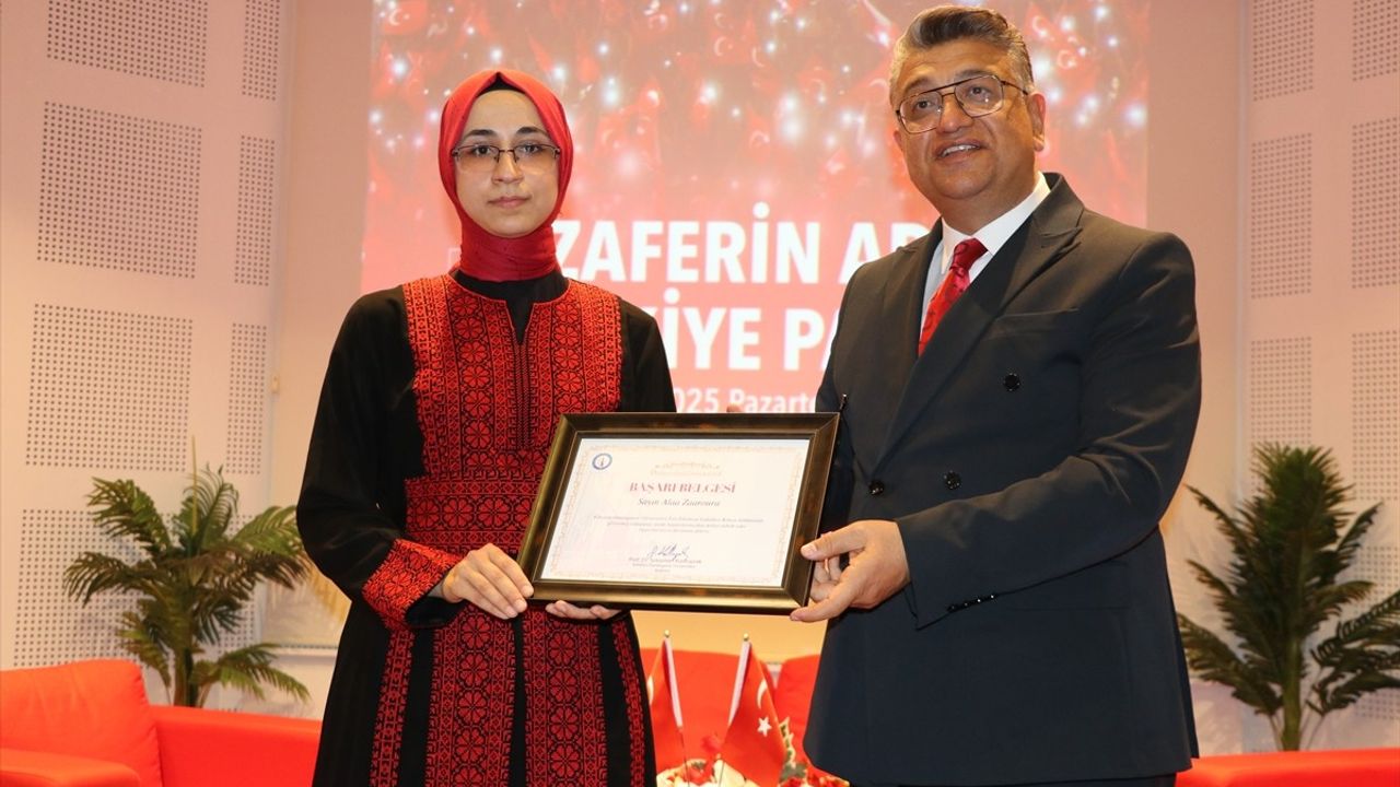 Filistinli Öğrenci Alaa Zaaroura, Kütahya Dumlupınar Üniversitesi'nden Birincilikle Mezun Oldu