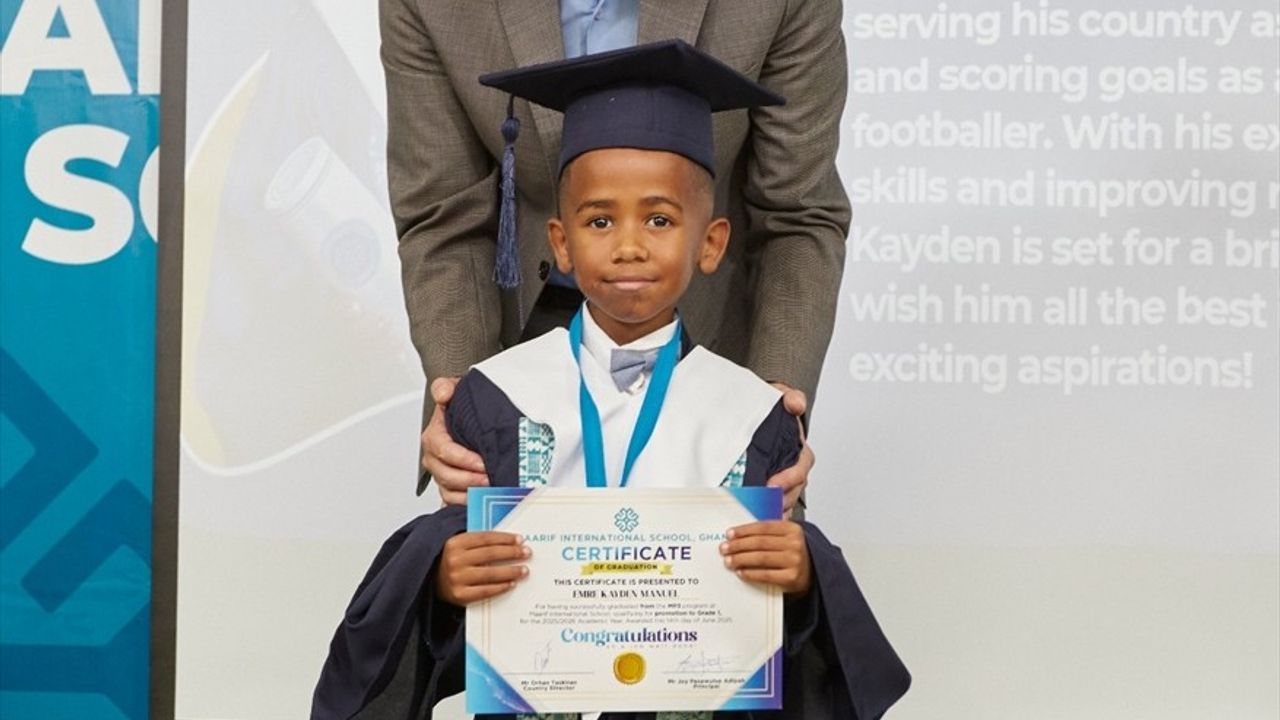 Gana'daki Maarif Okulu'nda Mezuniyet Heyecanı