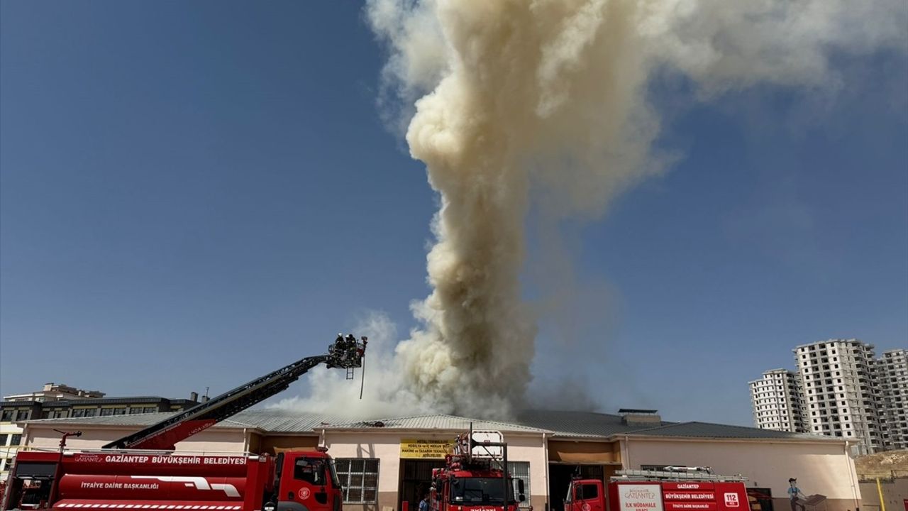 Gaziantep'te Lise Atölyesinde Yangın Kontrol Altına Alındı