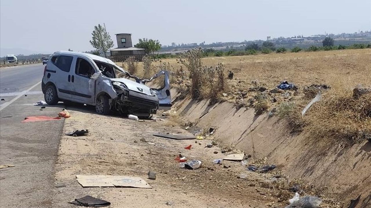 Gaziantep'te Takla Atan Hafif Ticari Araç Kazası
