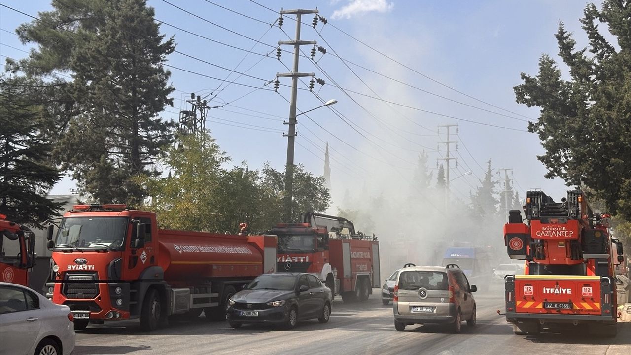 Gaziantep'te Tekstil Fabrikasında Yangın Kontrol Altına Alındı