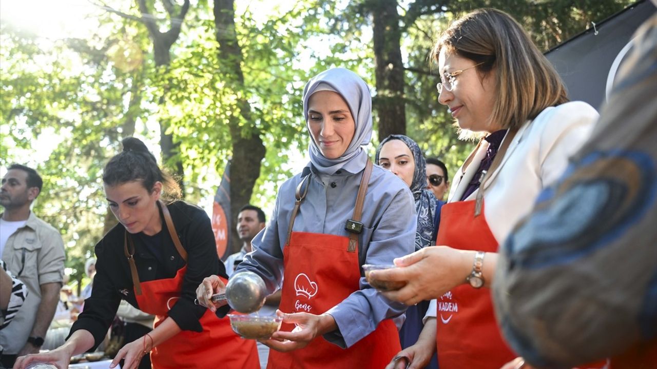 Genç KADEM'den Aşure İkramı Etkinliği