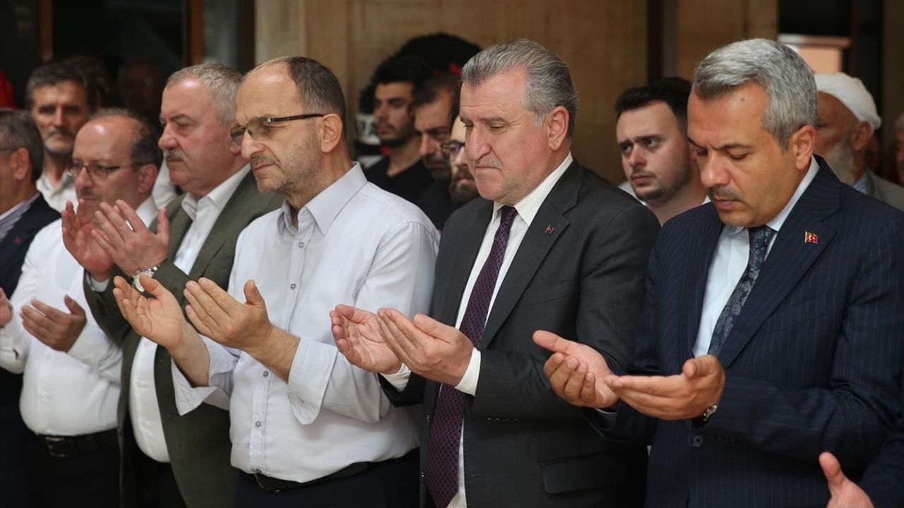 Gençlik ve Spor Bakanı Osman Aşkın Bak, Rize'de Cenaze Törenine Katıldı
