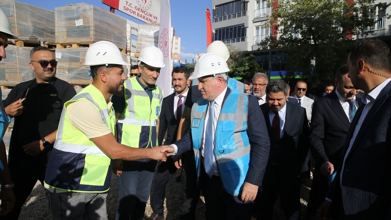 Gençlik ve Spor Bakanı Osman Aşkın Bak'tan Siirt Ziyareti