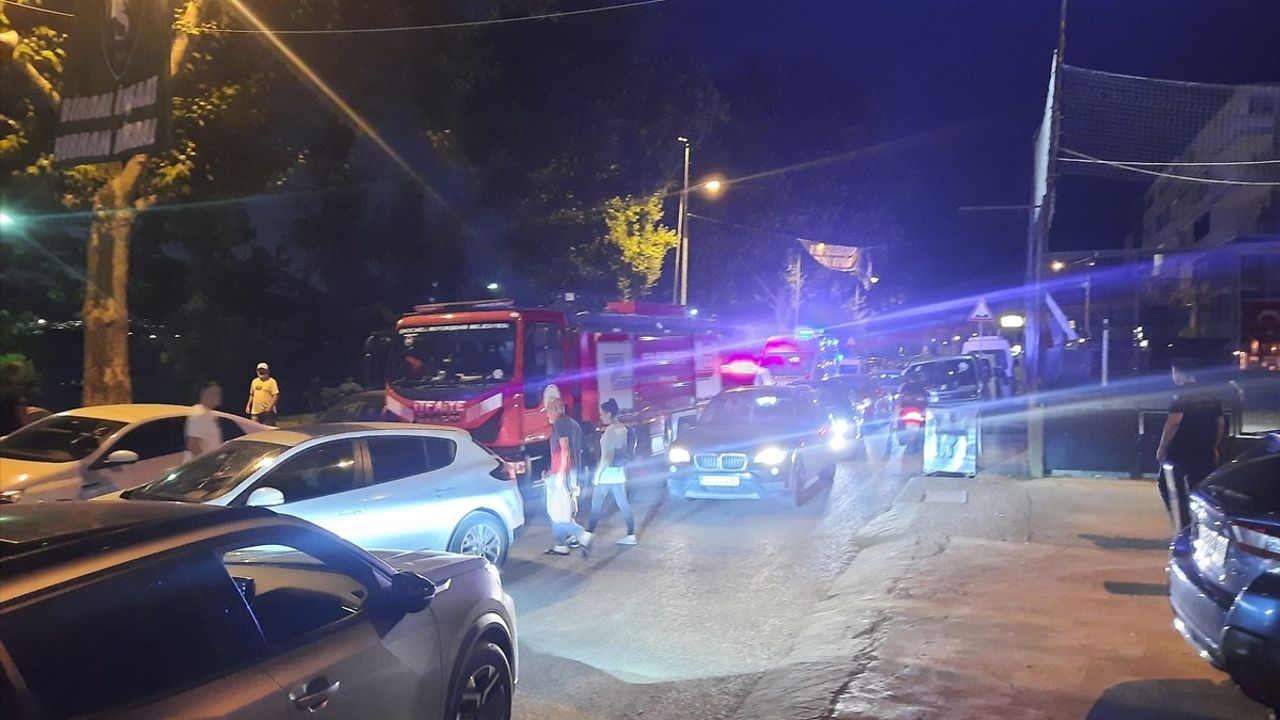 Gölcük'te Gaz Kaçağı Şüphesiyle Apartman Tahliyesi