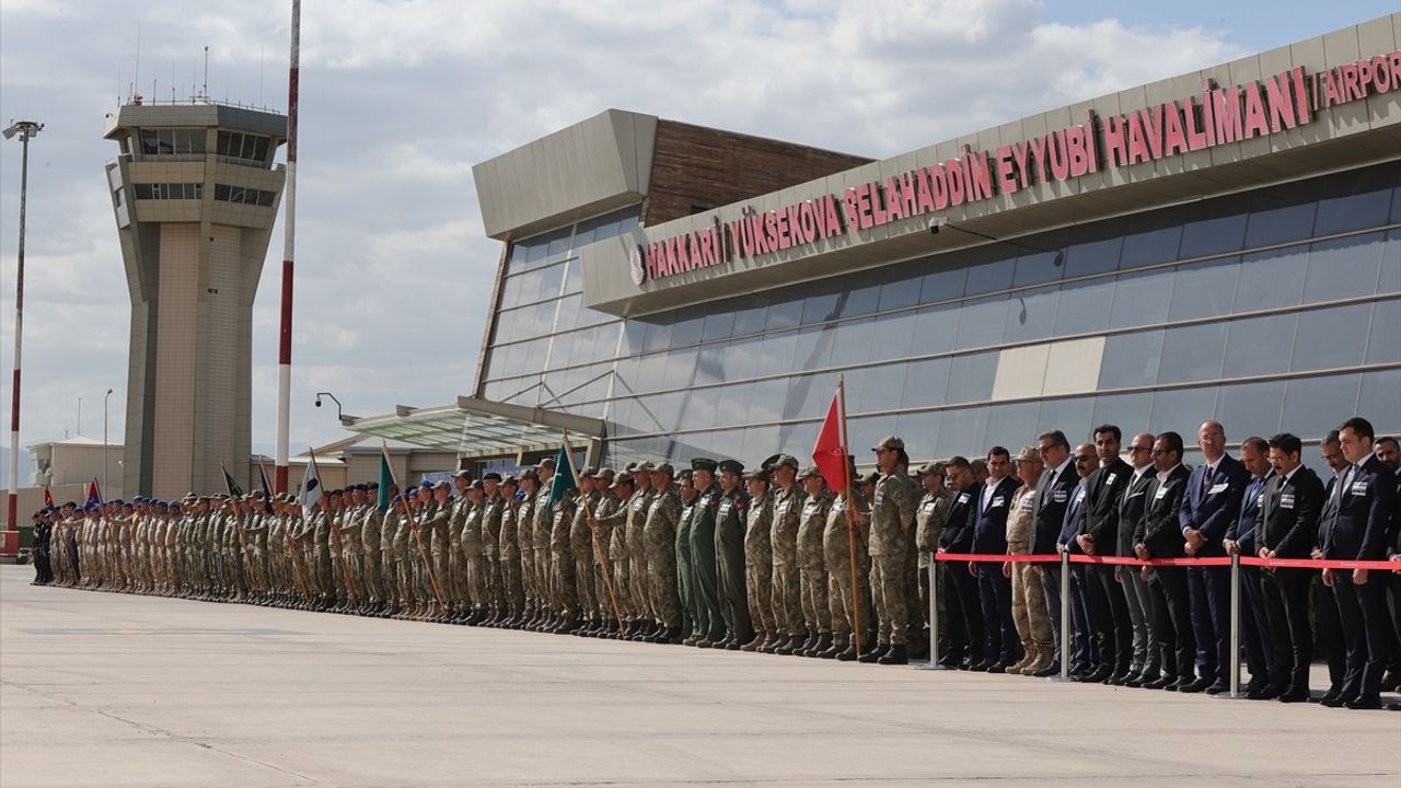 Hakkari'de Şehitler İçin Tören Düzenlendi