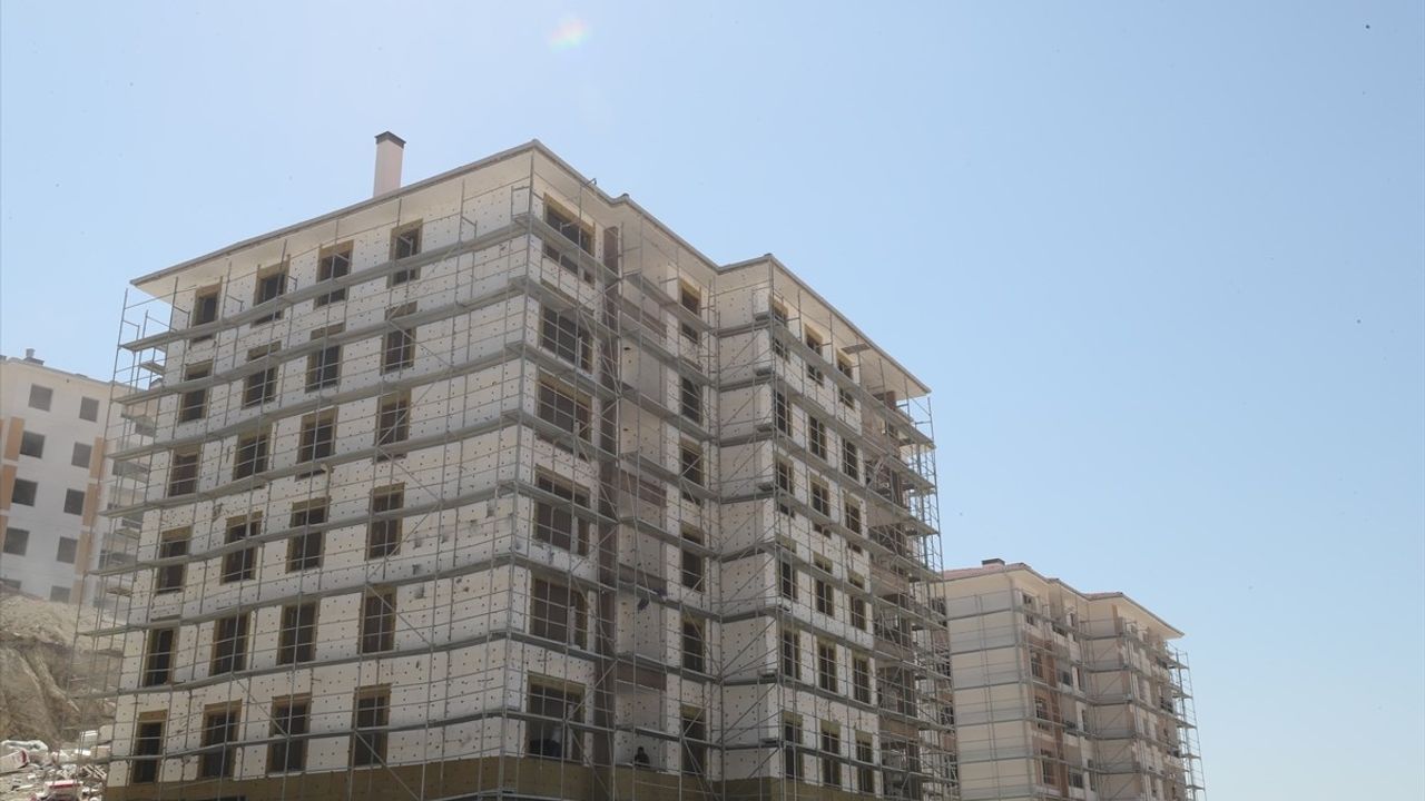 Hatay'da Afet Konutları ve Sosyal Donatı Alanları İnşası Devam Ediyor