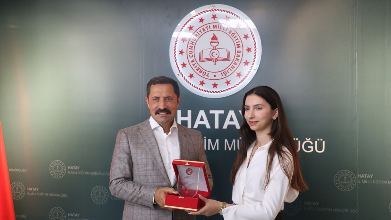 Hatay'da Başarıya Ödül: LGS ve YKS'de Hedeflere Ulaşan Öğrenciler Ödüllendirildi