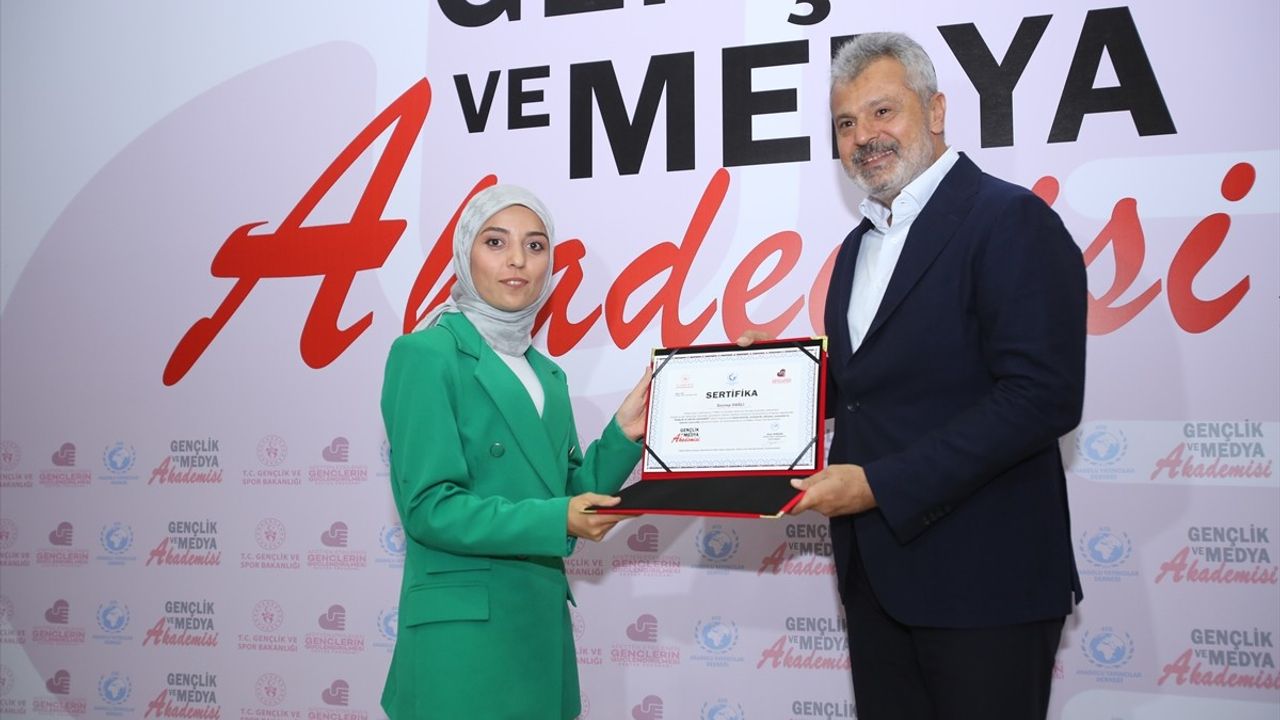 Hatay'da Gençlik ve Medya Akademisi Sertifika Töreni Düzenlendi