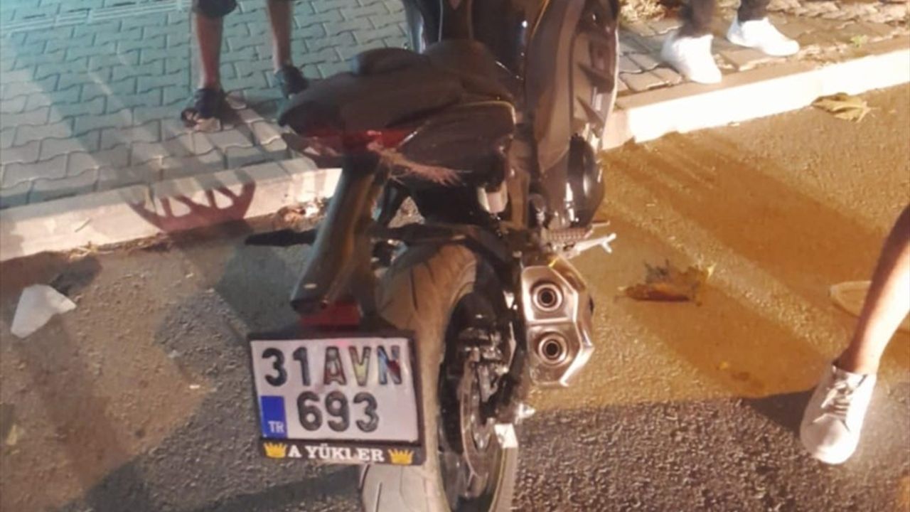 Hatay'da Motosiklet Çarpıştı: Üç Yaralı