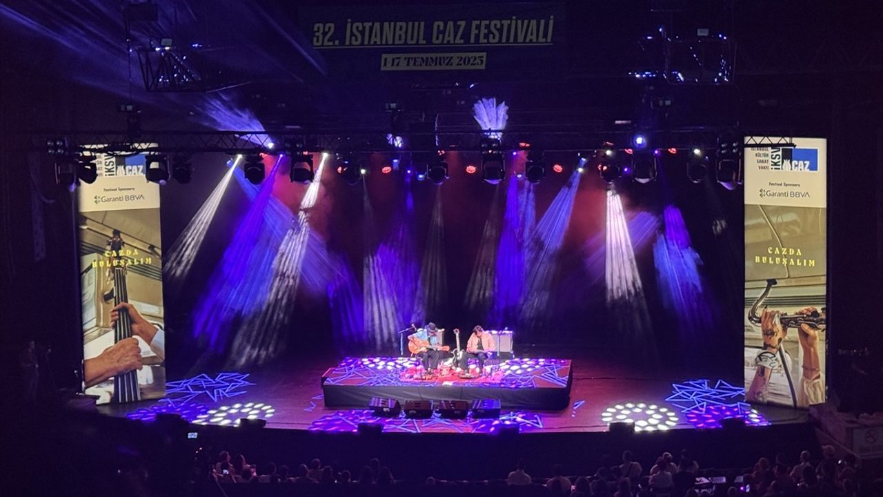 Hermanos Gutierrez Harbiye'de Hayranlarına Unutulmaz Bir Konser Verdi