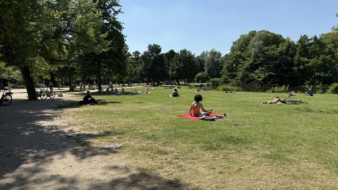 Hollanda'da Aşırı Sıcaklık İçin Turuncu Alarm Verildi
