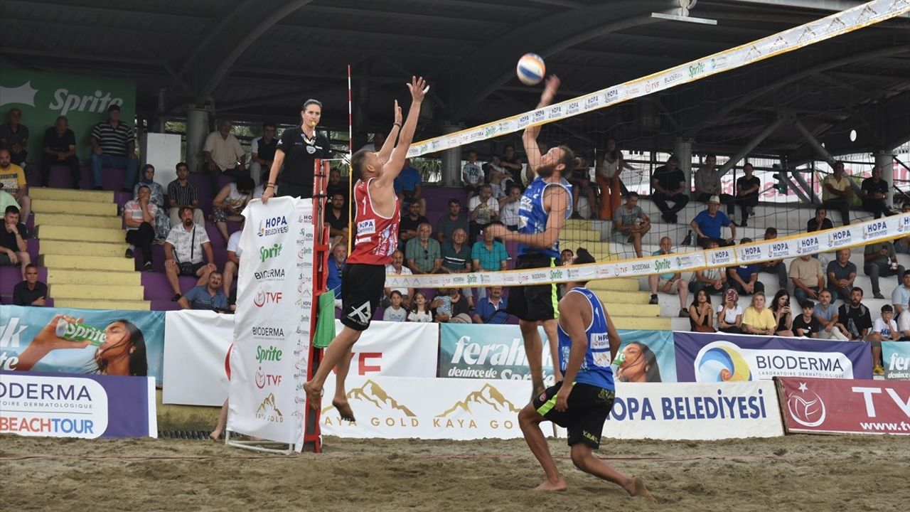 Hopa'da Pro Beach Voleybol Turnuvası Heyecanı