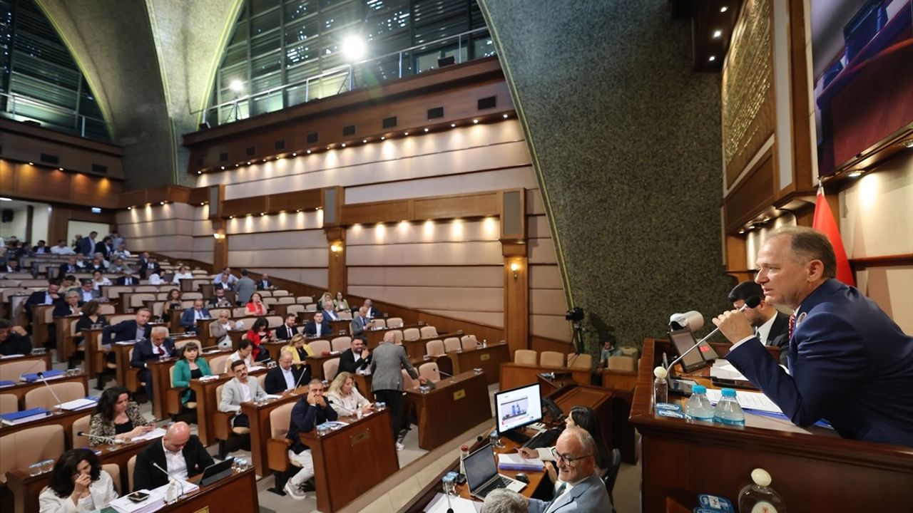 İBB Meclisi'nde Bütçe Yönetimi ve Yatırım Öncelikleri Üzerine Tartışmalar