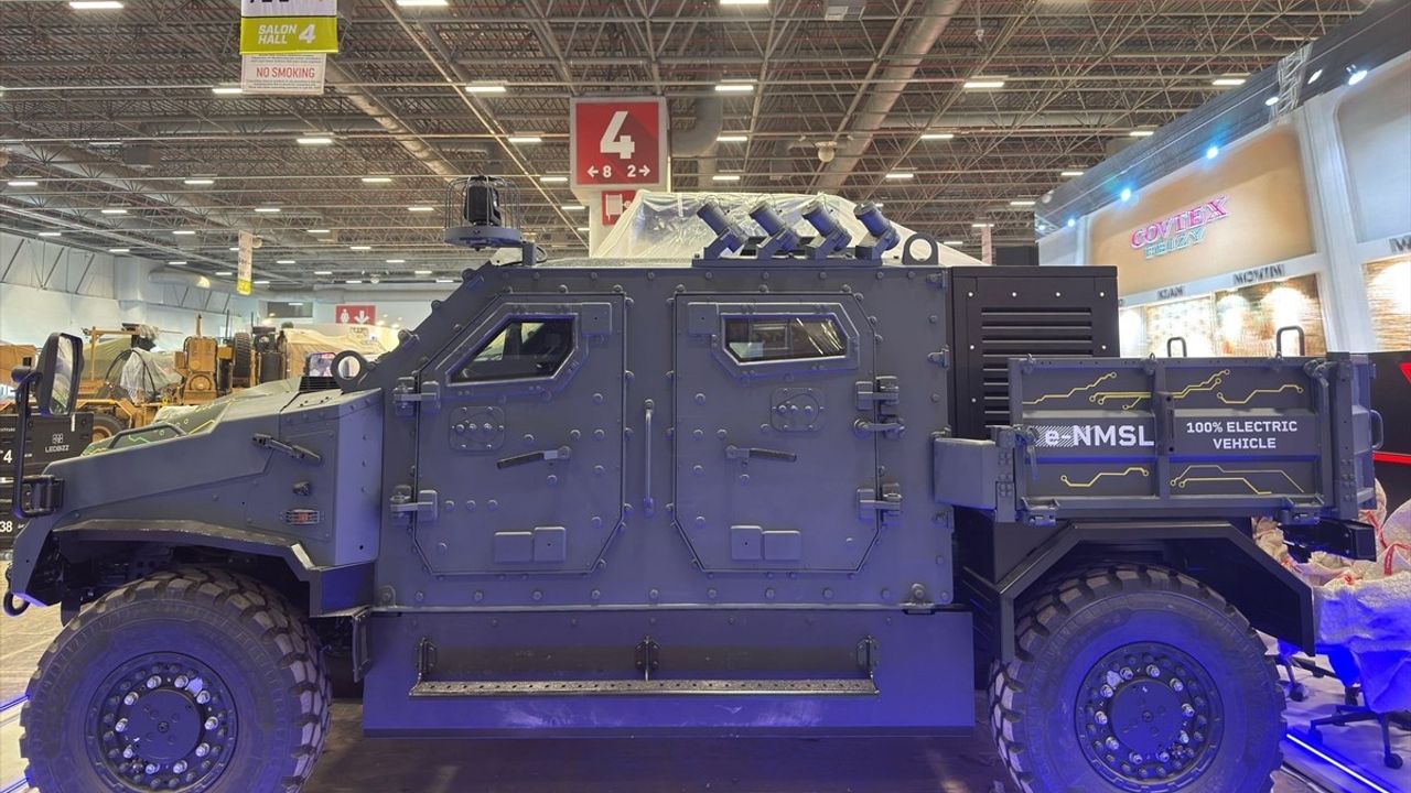 IDEF 2025'te Türk Elektrikli Zırhlı Araç Tanıtımı