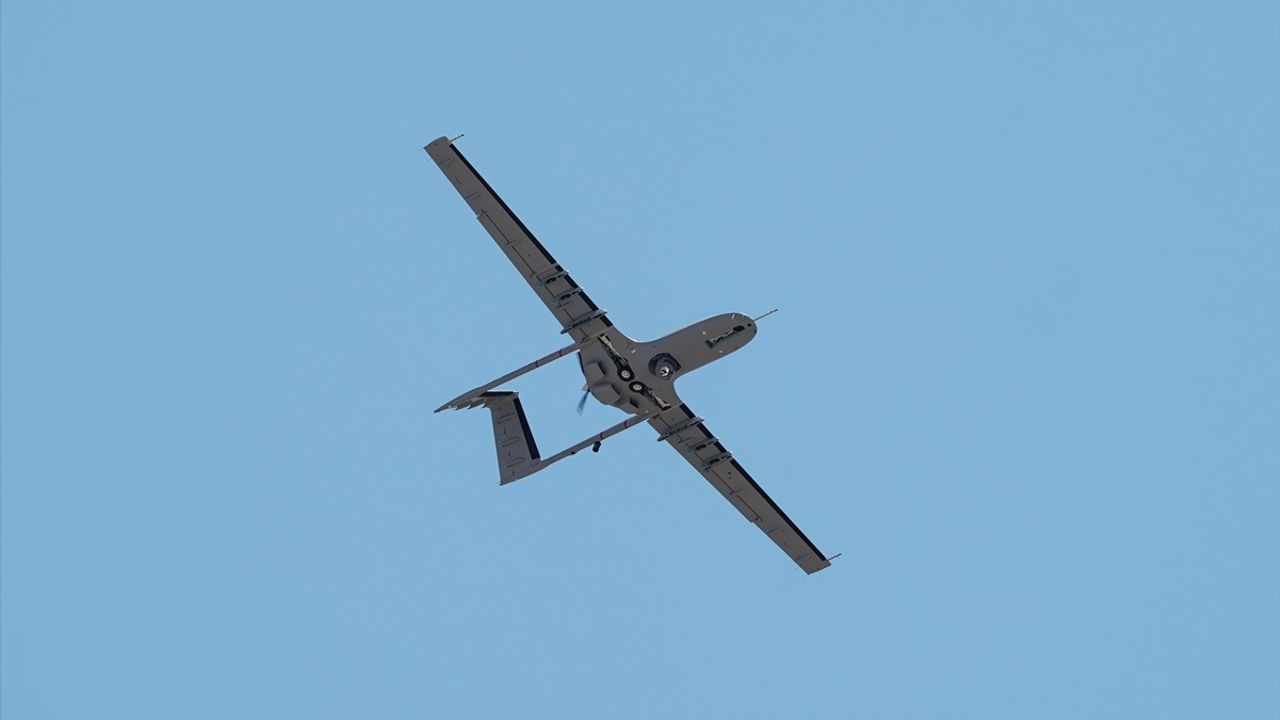 IDEF 2025'te Yerli Savunma Araçlarıyla Geçiş Töreni Yapıldı