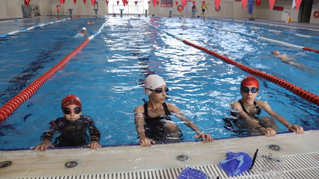 Iğdır'da Yüzme Bilmeyen Kalmasın Projesi: 8 Yılda 30 Bin Kişi Yüzme Öğrendi