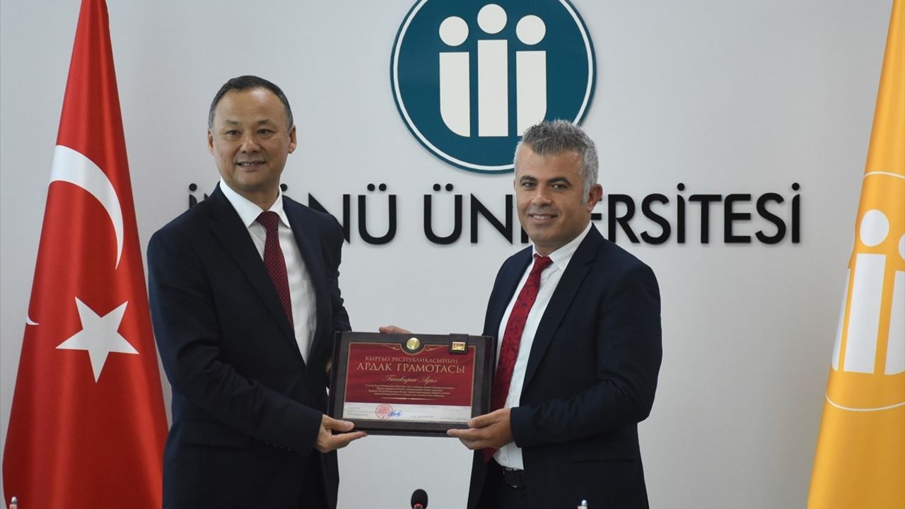 İnönü Üniversitesi'ne Kırgız Cumhuriyeti'nden Ödül