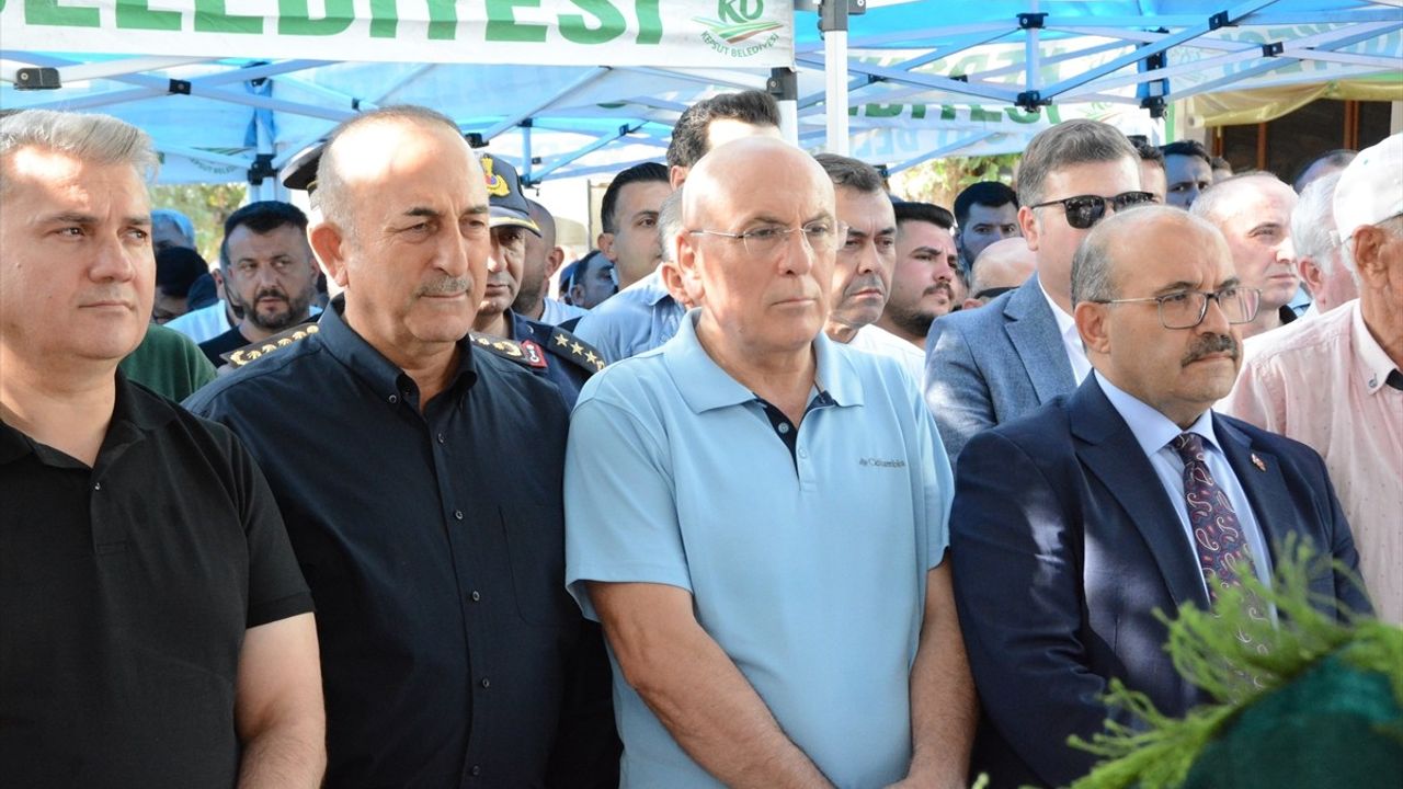 İsmail Ok'un Annesi Fatma Ok Toprağa Verildi