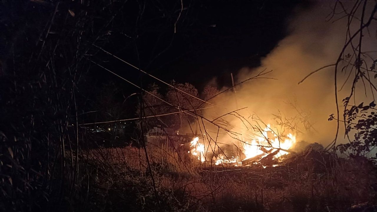 Isparta'da Yangın: Ahşap Ev Küle Döndü