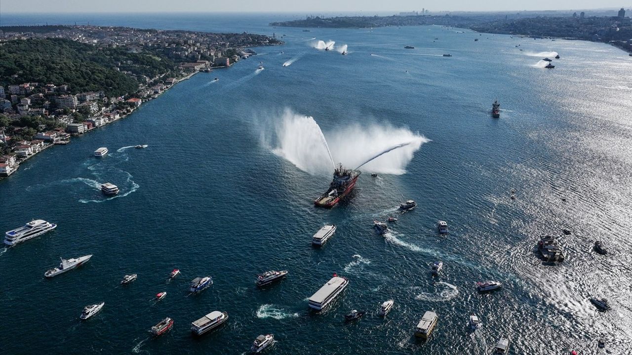 İstanbul Boğazı'nda 15 Temmuz Şehitleri Anma Etkinliği