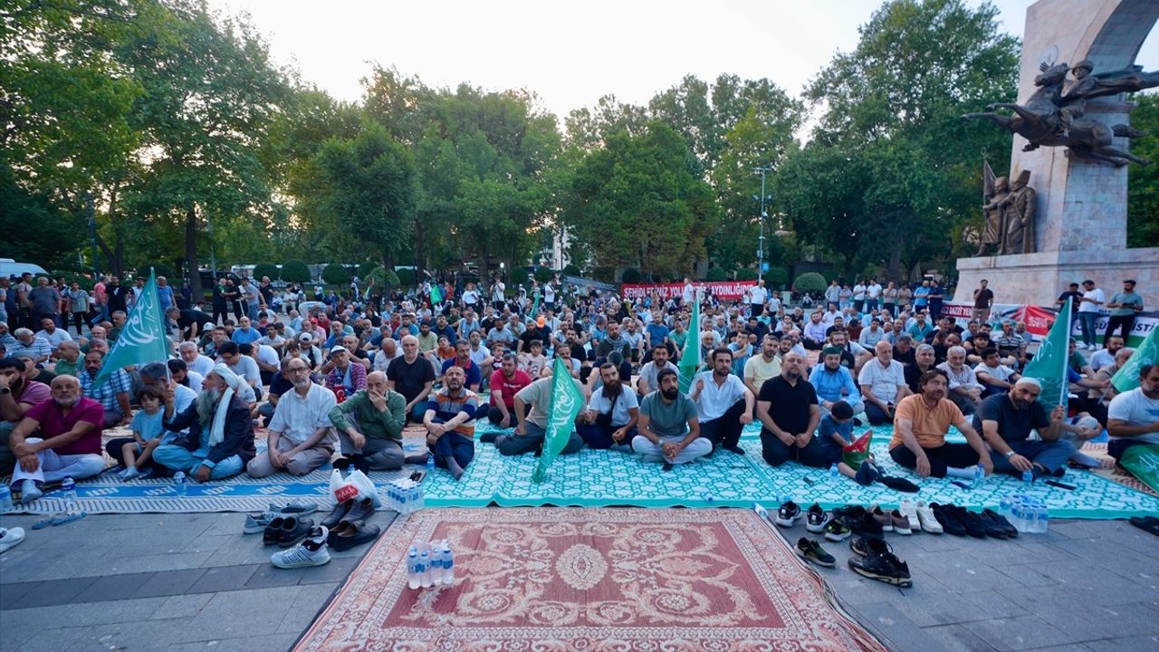 İstanbul'da Gazze İçin Eylem: Katliama Alışma, Gazze'yi Unutma