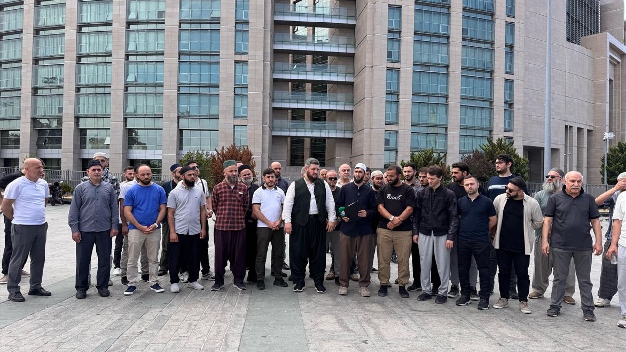İstanbul'da İslam'a Yönelik Karikatüre Suç Duyurusu